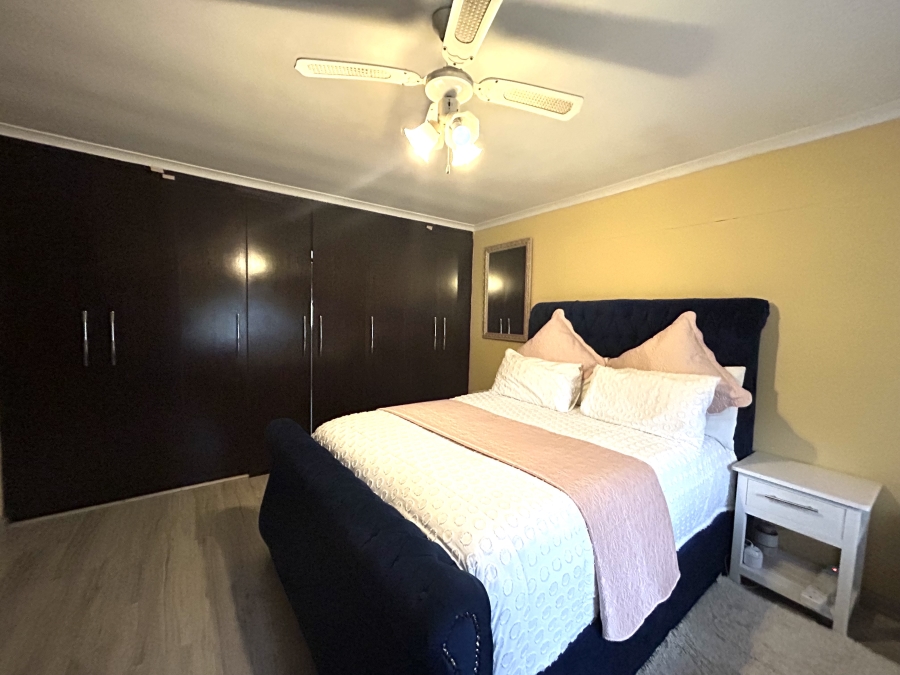 5 Bedroom Property for Sale in Beacon Bay Eastern Cape